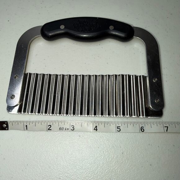 Retired Pampered Chef Crinkle Cut Serrated 1062 Vegetable Fruit Cheese Chopper - Picture 6 of 6